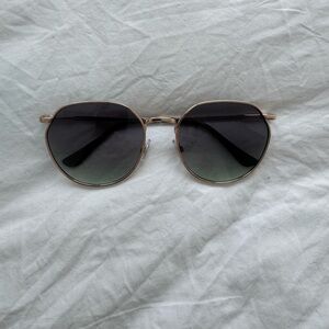 Gold Framed Round Sunglasses